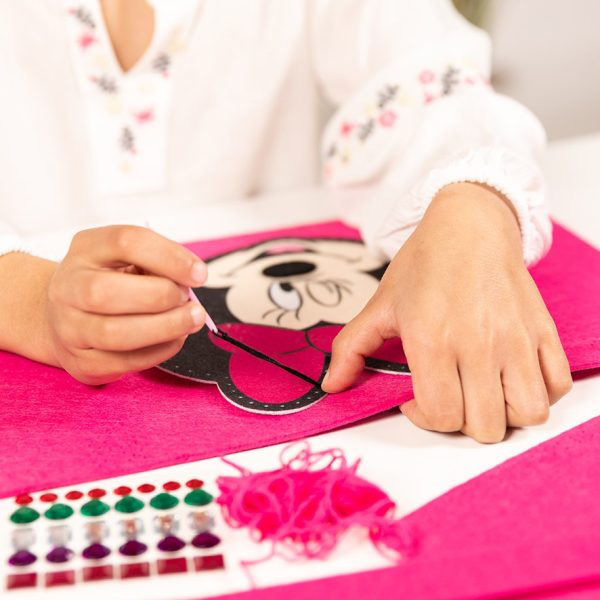 Make your own Minnie Mouse felt bag - Image 9