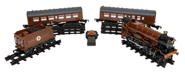 Hogwarts Express Remote Control Train Set (37-Piece) - Image 6