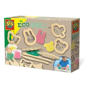 Eco dough with wooden tools
