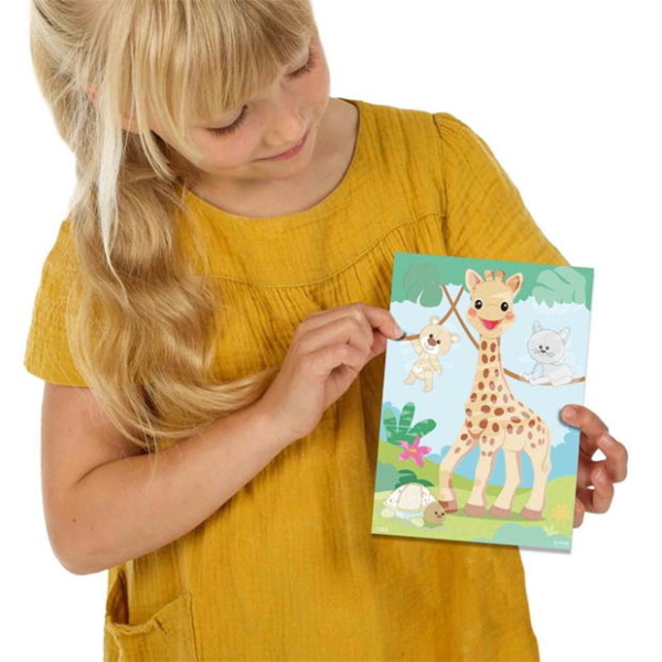 Sophie la giraffe - Colouring with water - Image 4
