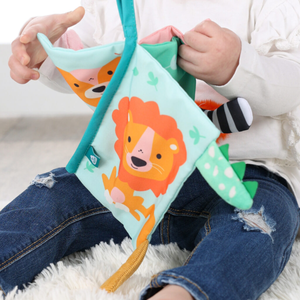 Sensory animal tails cloth book - Image 3