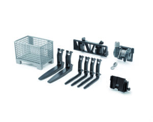 Accessories: Boy-type pallet, winch and forks for frontloade