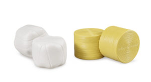 Accessories: 4 round hay bales (2 pcs. sorted white/ochre)