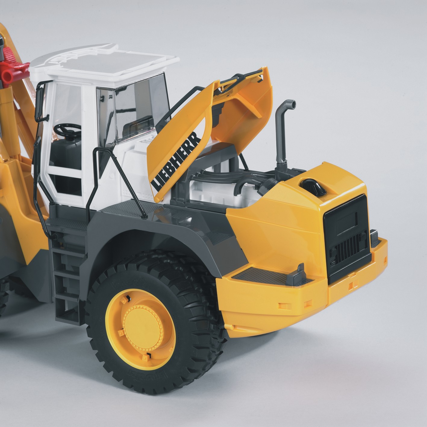 Liebherr L574 Articulated Road Loader Toy - Image 5